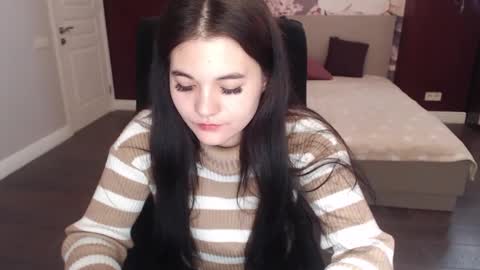 Snapshot of elinamils chatting on 03.11.25 ElinaMils online show from 03.11.25