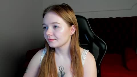 Snapshot of elinavale chatting on 03.23.26 elinavale online show from 03.23.26