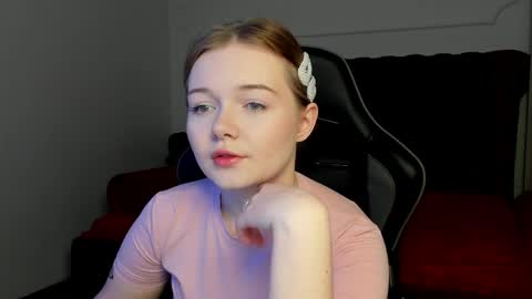 Snapshot of elinavale chatting on 04.05.26 elinavale online show from 04.05.26