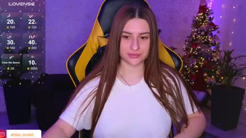 Snapshot of elinkalove chatting on 12.15.24 Elina online show from 12.15.24