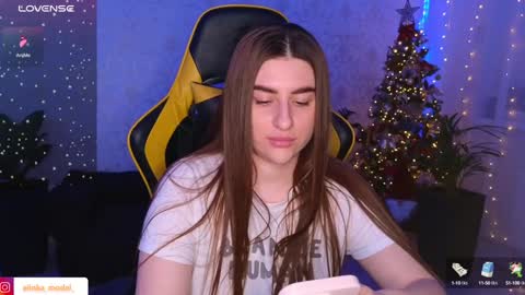 Snapshot of elinkalove chatting on 12.17.24 Elina online show from 12.17.24