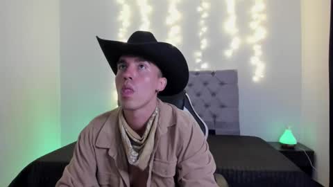 Snapshot of elio_dicaprio chatting on 11.03.25 elio_dicaprio online show from 11.03.25