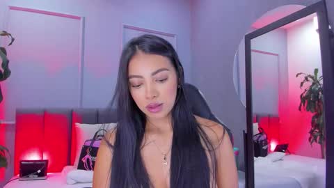 Elisa online show from 12.04.25