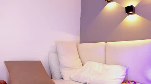 Snapshot of elisa_castrillon chatting on 06.11.26 Elisa online show from 06.11.26