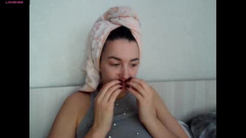 elisa_dove208 online show from 12.16.25