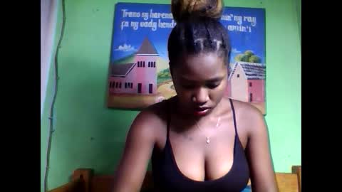 Snapshot of elisabeth2525 chatting on 02.11.25 elisabeth2525 online show from 02.11.25