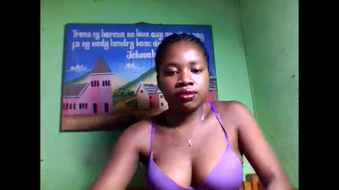 Snapshot of elisabeth2525 chatting on 02.14.25 elisabeth2525 online show from 02.14.25