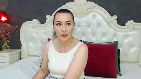 Snapshot of elisabethswan chatting on 06.15.26 Krissy online show from 06.15.26