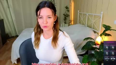 hiIm Elise    online show from 09.28.25