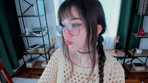 Snapshot of elispriston chatting on 04.13.26 Elis online show from 04.13.26