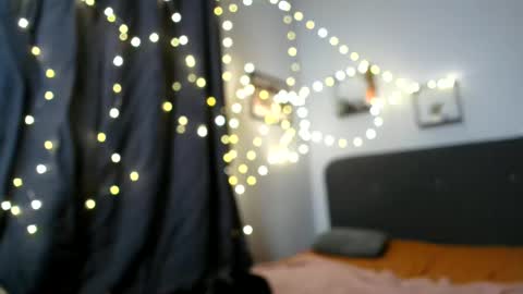 Petite Yumi online show from 12.07.24