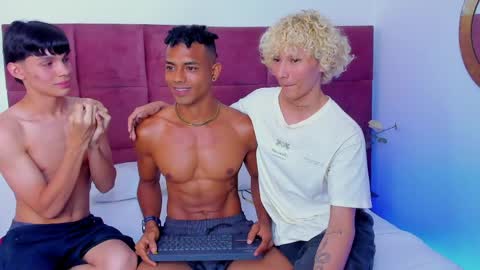 Valentino Konny y Jhon online show from 04.10.26