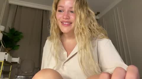 Snapshot of elixiirr chatting on 05.18.26 Stephanie online show from 05.18.26