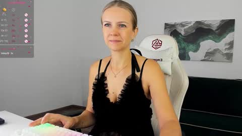 eliza_wilsoon online show from 10.06.25