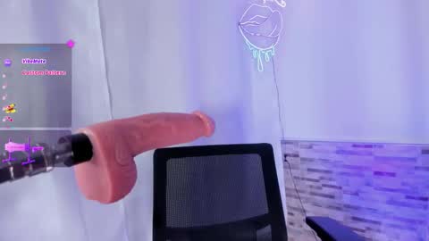 Snapshot of elizabetcooper chatting on 11.06.25 Elizabeth online show from 11.06.25