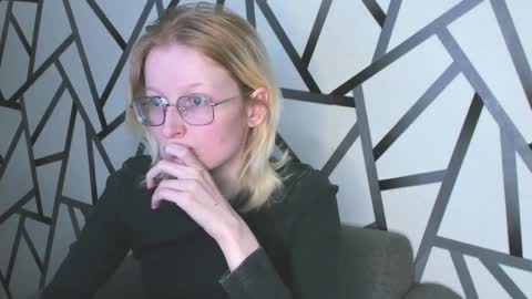 Snapshot of elizabeth_harpper chatting on 11.06.25 Elizabeth online show from 11.06.25