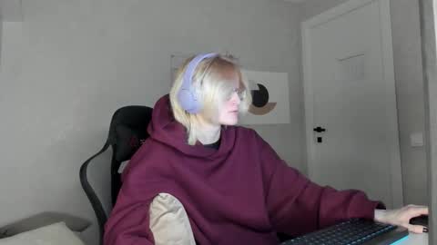 Snapshot of elizabeth_harpper chatting on 11.10.25 Elizabeth online show from 11.10.25