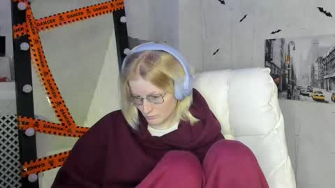 Snapshot of elizabeth_harpper chatting on 11.12.25 Elizabeth online show from 11.12.25