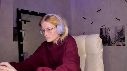 Snapshot of elizabeth_harpper chatting on 11.17.25 Elizabeth online show from 11.17.25