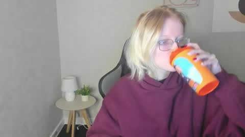 Snapshot of elizabeth_harpper chatting on 11.18.25 Elizabeth online show from 11.18.25