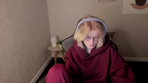 Snapshot of elizabeth_harpper chatting on 11.22.25 Elizabeth online show from 11.22.25