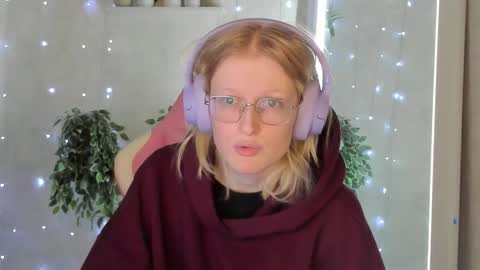 Snapshot of elizabeth_harpper chatting on 11.24.25 Elizabeth online show from 11.24.25