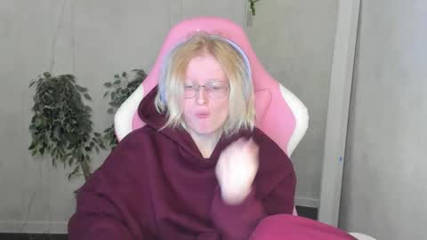 Snapshot of elizabeth_harpper chatting on 11.28.25 Elizabeth online show from 11.28.25