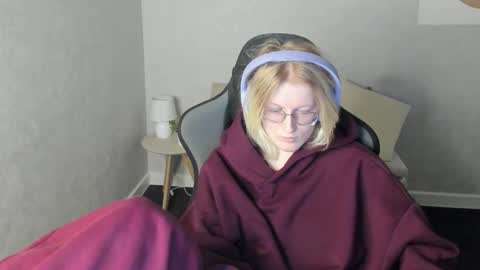 Snapshot of elizabeth_harpper chatting on 12.02.25 Elizabeth online show from 12.02.25