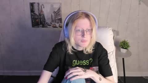 Snapshot of elizabeth_harpper chatting on 12.03.25 Elizabeth online show from 12.03.25