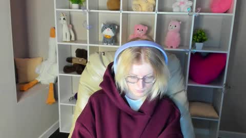 Snapshot of elizabeth_harpper chatting on 12.16.25 Elizabeth online show from 12.16.25