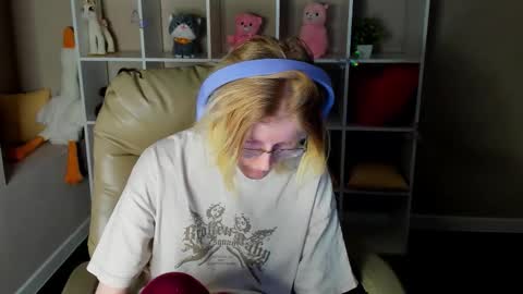 Snapshot of elizabeth_harpper chatting on 12.18.25 Elizabeth online show from 12.18.25