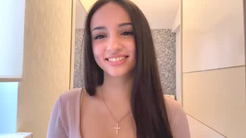 Snapshot of elizabethrabin chatting on 11.09.25 Mia online show from 11.09.25