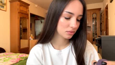 Snapshot of elizabethrabin chatting on 11.24.25 Mia online show from 11.24.25