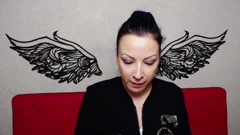 Snapshot of elizabethsho chatting on 12.06.24 ElizabethSho online show from 12.06.24