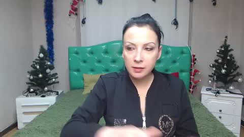 Snapshot of elizabethsho chatting on 01.19.25 ElizabethSho online show from 01.19.25