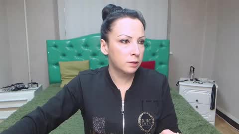 Snapshot of elizabethsho chatting on 01.25.25 ElizabethSho online show from 01.25.25