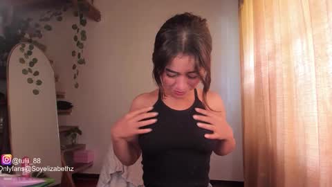 Snapshot of elizabethz chatting on 12.16.25 Tuli online show from 12.16.25