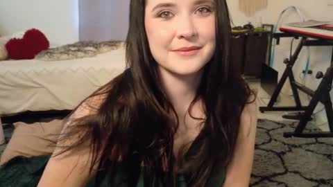 Snapshot of elizacarter chatting on 10.13.25 Eliza online show from 10.13.25