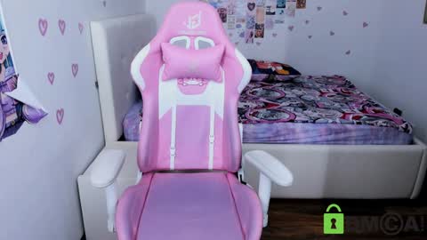 Snapshot of elizanik chatting on 01.20.25 Eliza online show from 01.20.25