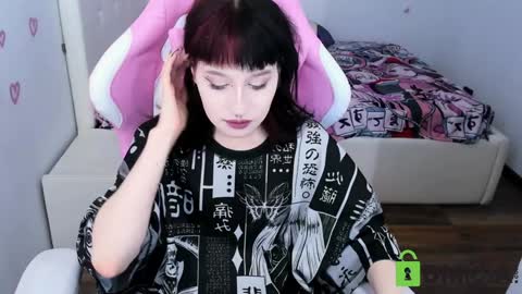 Snapshot of elizanik chatting on 01.22.25 Eliza online show from 01.22.25