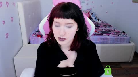 Snapshot of elizanik chatting on 02.02.25 Eliza online show from 02.02.25