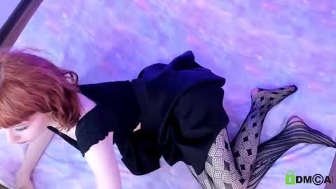 Snapshot of elizanik chatting on 09.11.25 Eliza online show from 09.11.25