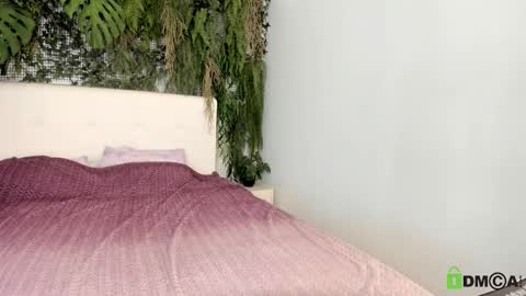 Snapshot of elizanik chatting on 09.21.25 Eliza online show from 09.21.25