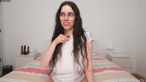 Snapshot of elizathemodel chatting on 01.15.25 Eliza online show from 01.15.25