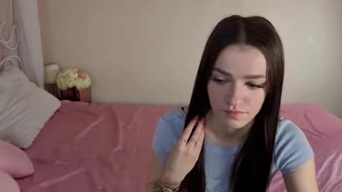 elizzza_ online show from 10.14.25