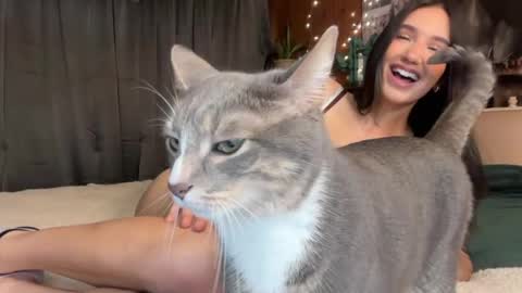 Ella online show from 04.16.26