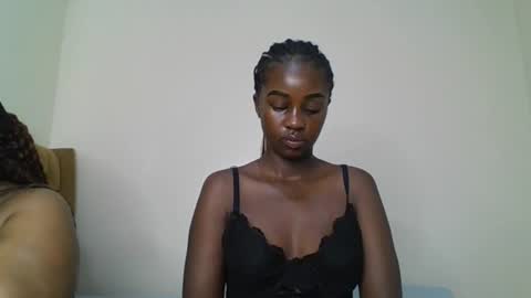 ella8_ online show from 07.08.26