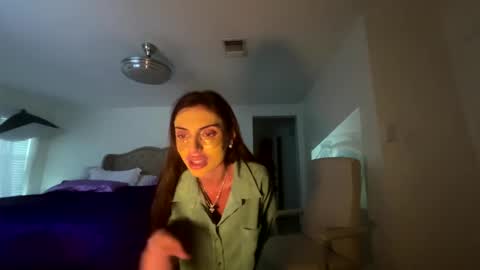 Snapshot of ella_ella_ella_ay chatting on 10.06.25 ella_ella_ella_ay online show from 10.06.25