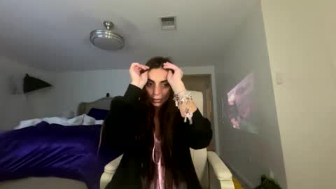 Snapshot of ella_ella_ella_ay chatting on 10.07.25 ella_ella_ella_ay online show from 10.07.25