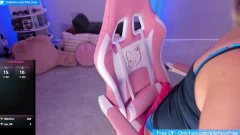 Snapshot of ella_foxx chatting on 03.05.25 ella_foxx online show from 03.05.25